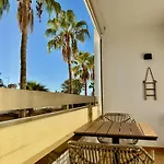 아파트 Tinache House